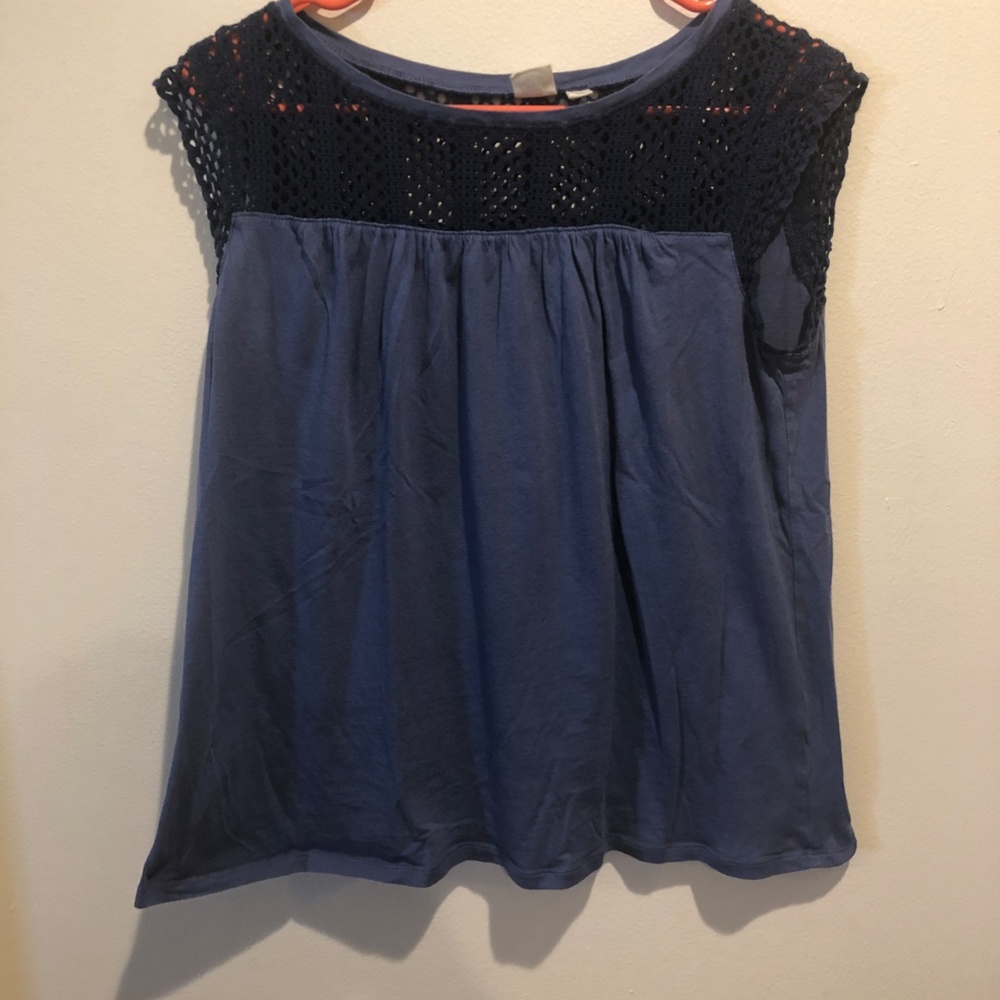 GAP top - Picture 2 of 2